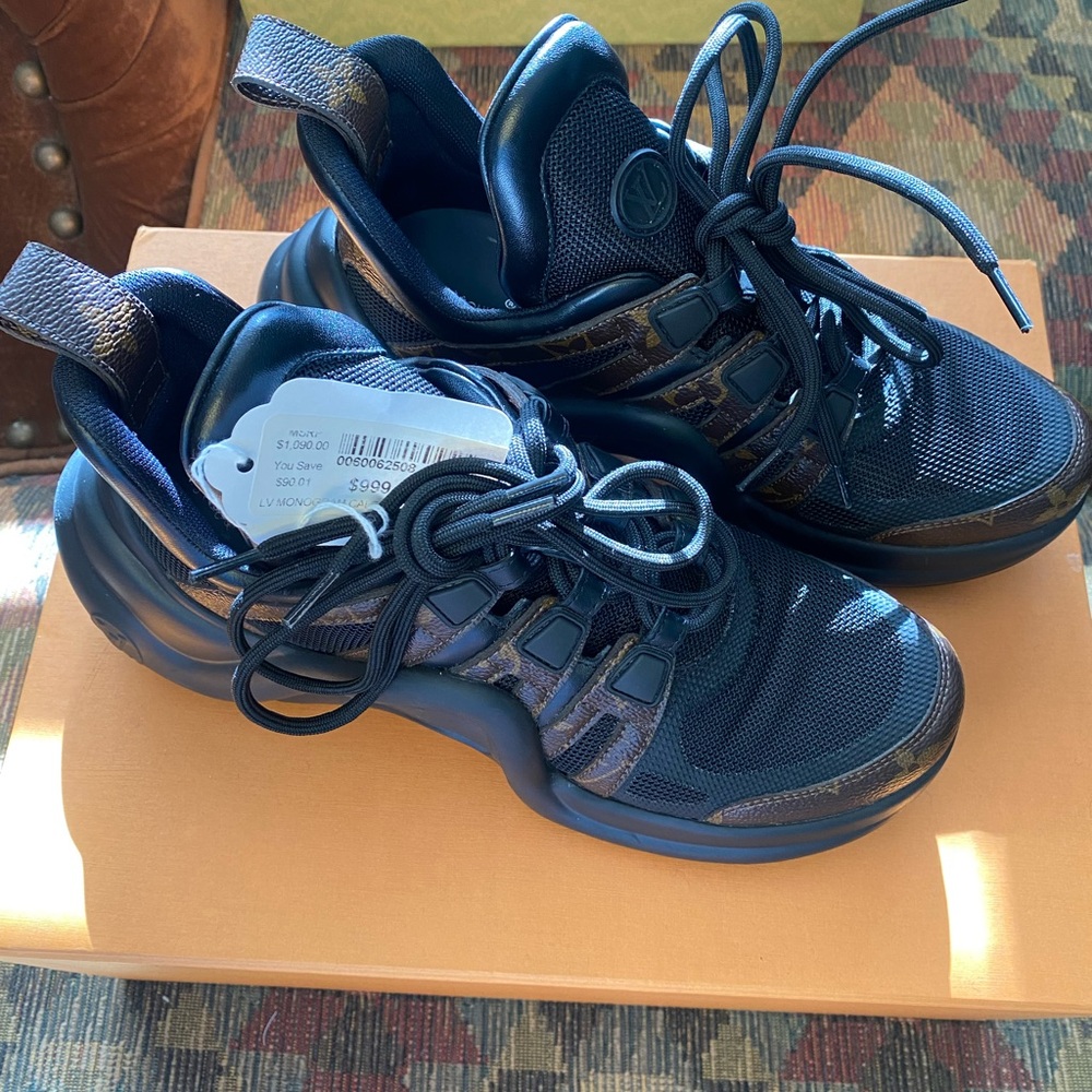 Louis Vuitton sneakers, Women's Size 8, Black anf Brown
